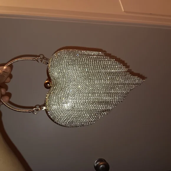 Women Heart Shape Crystal Tassel Bag - Picture 4 of 9